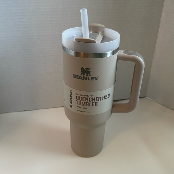 Stanley The Quencher H2.0 FlowState Tumbler Soft Matte DUNE 40 OZ New NIB - Picture 1 of 8